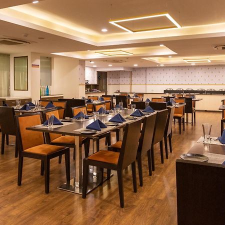 Clubhouse Nami Residency, Ahmedabad Hotell Exteriör bild