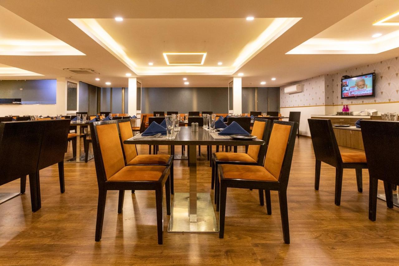 Clubhouse Nami Residency, Ahmedabad Hotell Exteriör bild