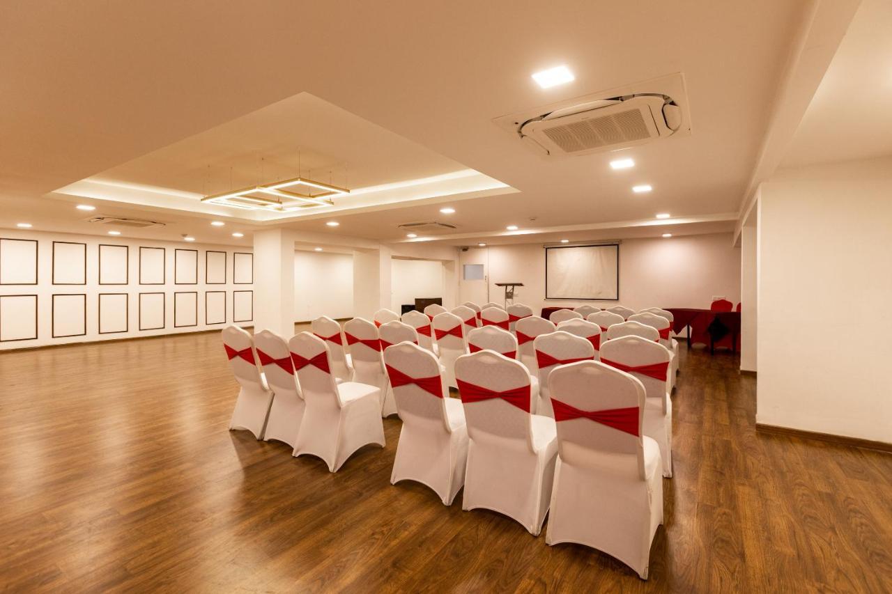 Clubhouse Nami Residency, Ahmedabad Hotell Exteriör bild