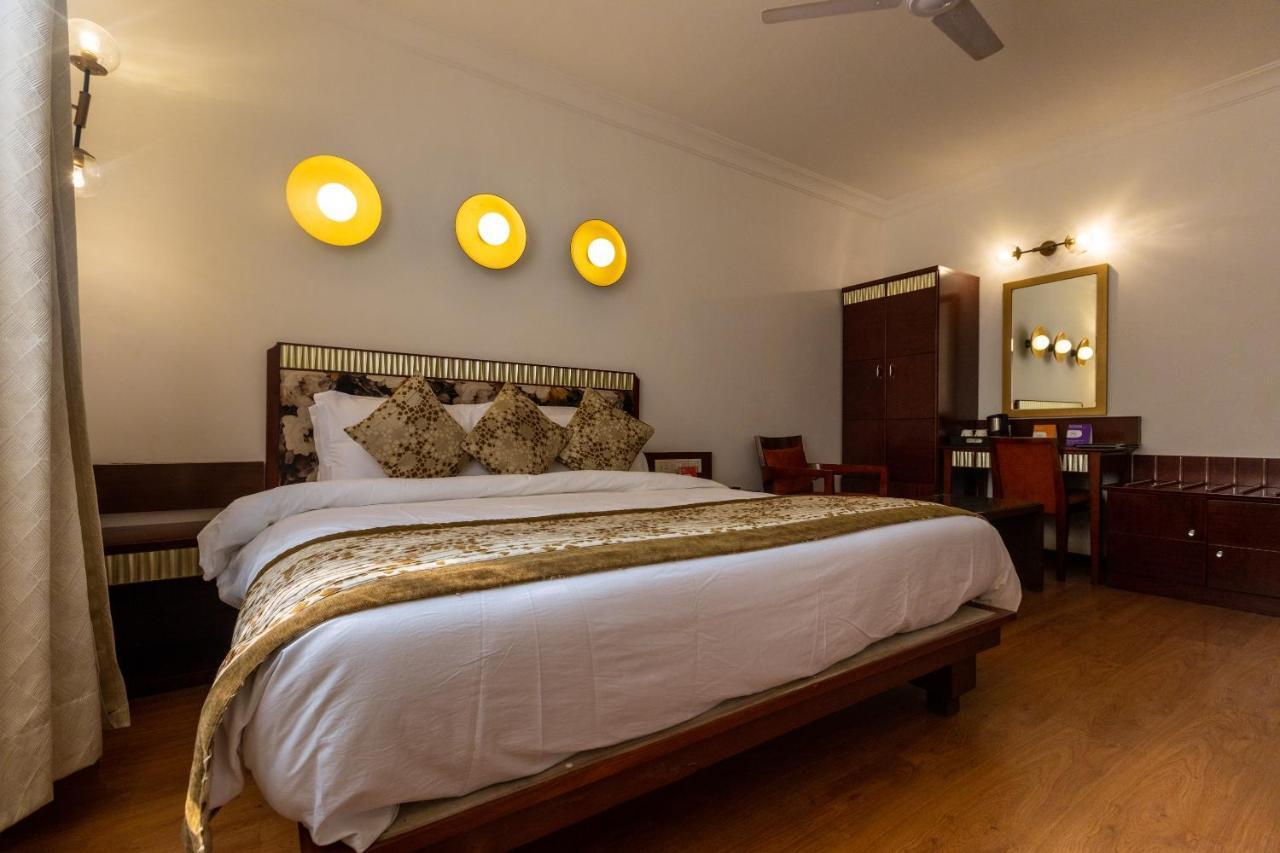Clubhouse Nami Residency, Ahmedabad Hotell Exteriör bild