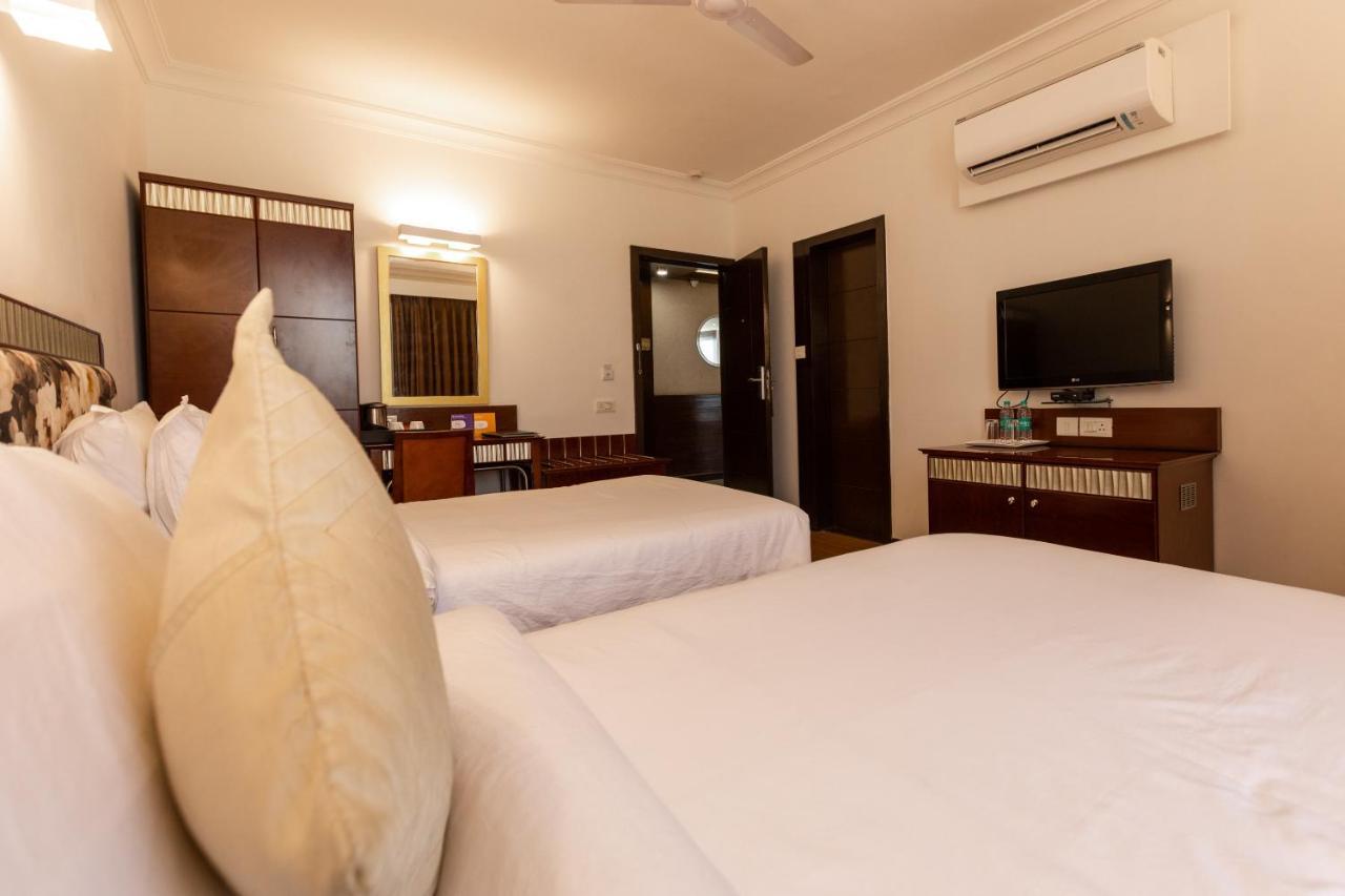 Clubhouse Nami Residency, Ahmedabad Hotell Exteriör bild