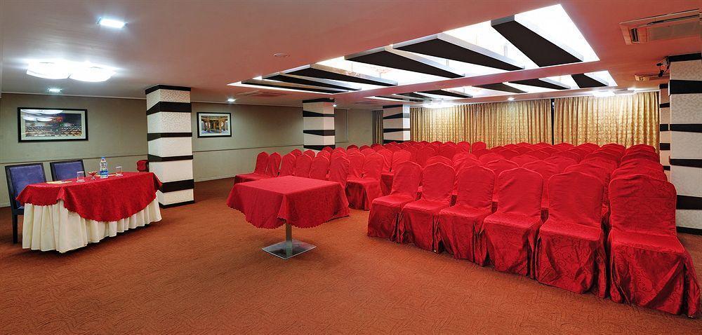 Clubhouse Nami Residency, Ahmedabad Hotell Exteriör bild