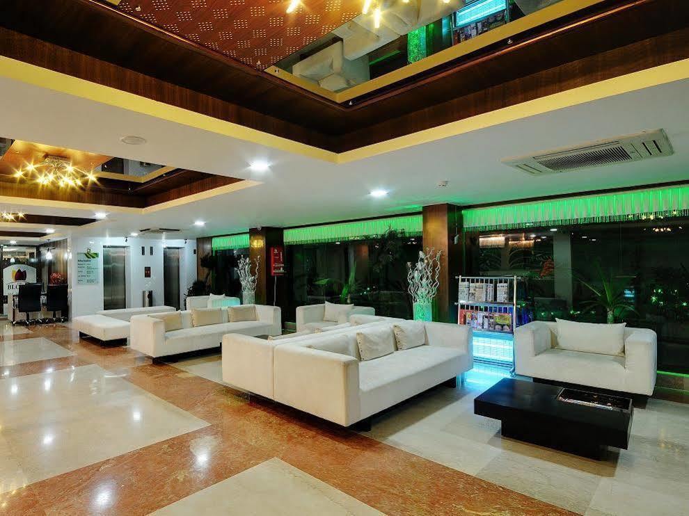 Clubhouse Nami Residency, Ahmedabad Hotell Exteriör bild