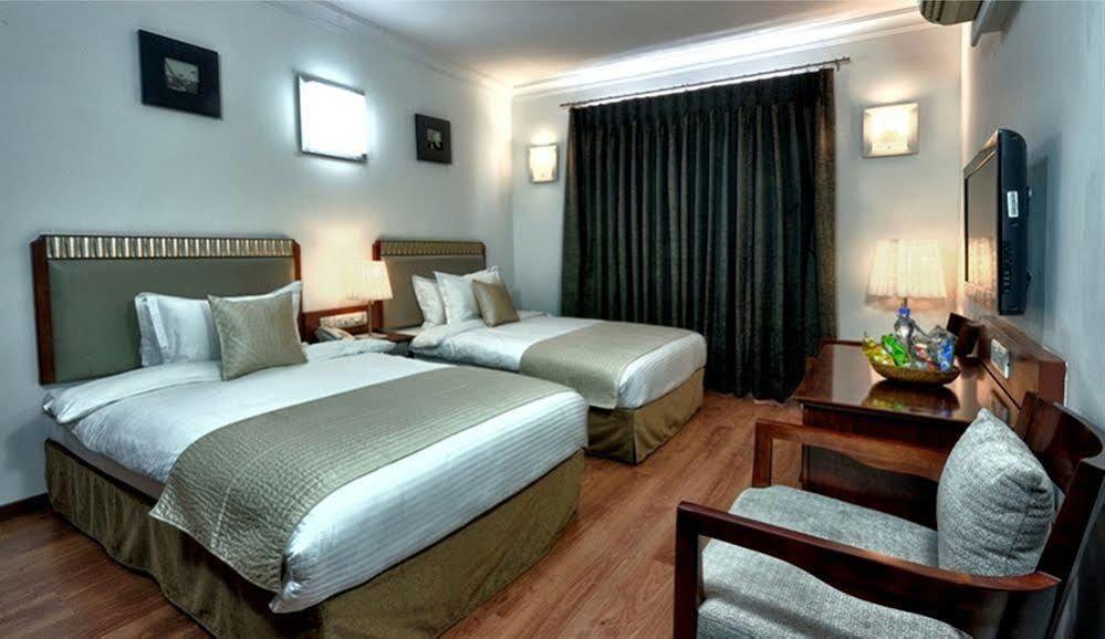 Clubhouse Nami Residency, Ahmedabad Hotell Exteriör bild